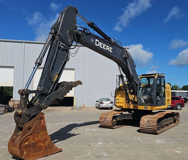 2018 John Deere 245G LC